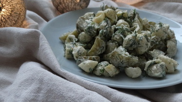 Макаронный салат с сыром и маринованными огурчиками