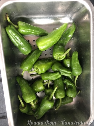 Приготовление рецепта Пимьентос де падрон (Pimentos de Padron) шаг 2