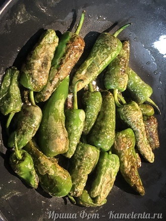 Приготовление рецепта Пимьентос де падрон (Pimentos de Padron) шаг 3